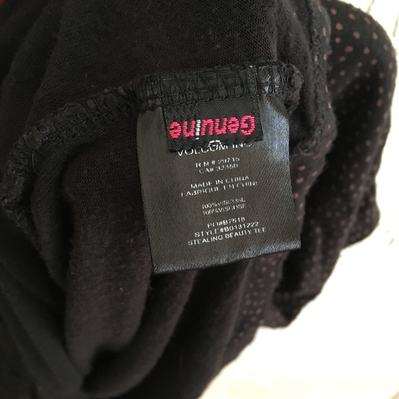 Volcom Cropped T-shirt.  Cap Sleeves - Picture 4 of 4